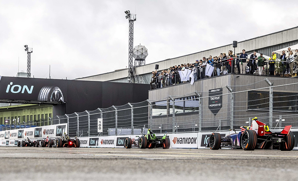 포뮬러_E_2025_한국_베를린_e_Prix_경기_장면_1